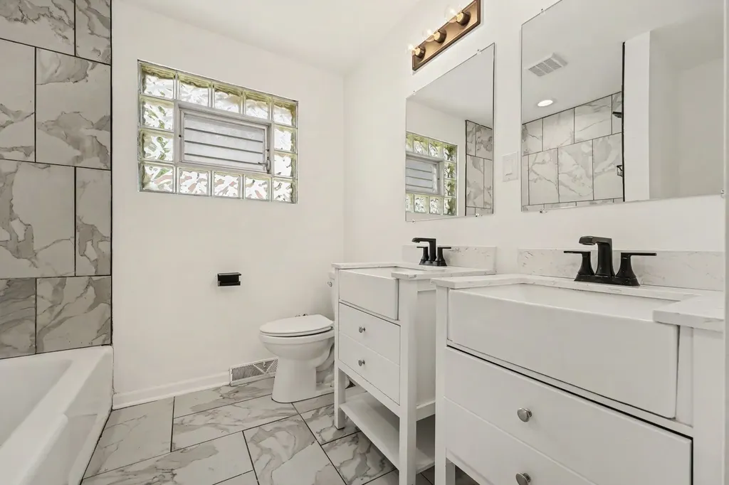 10324 South Claremont Avenue Chicago IL 60643