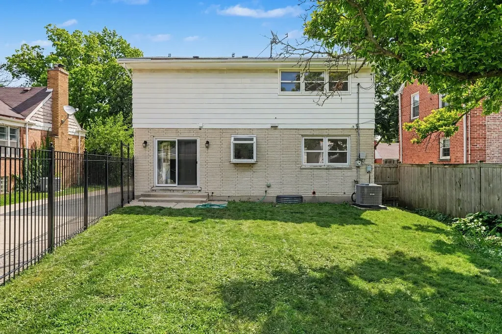 10324 South Claremont Avenue Chicago IL 60643