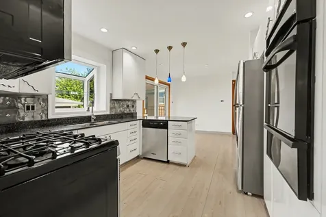 10324 South Claremont Avenue Chicago IL 60643