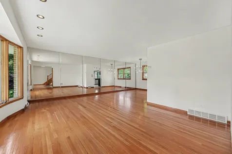 10324 South Claremont Avenue Chicago IL 60643
