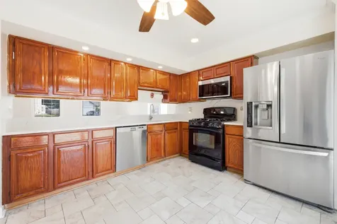 1320 Burns Drive Elgin IL 60120