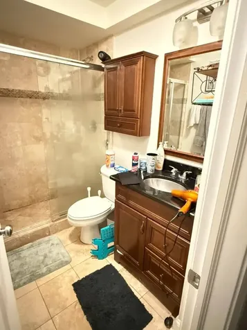 811 West Lill Avenue Chicago IL 60614
