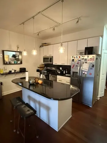 811 West Lill Avenue Chicago IL 60614
