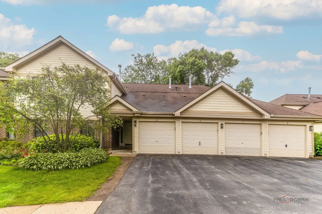 823 East Coach Road Palatine IL 60074