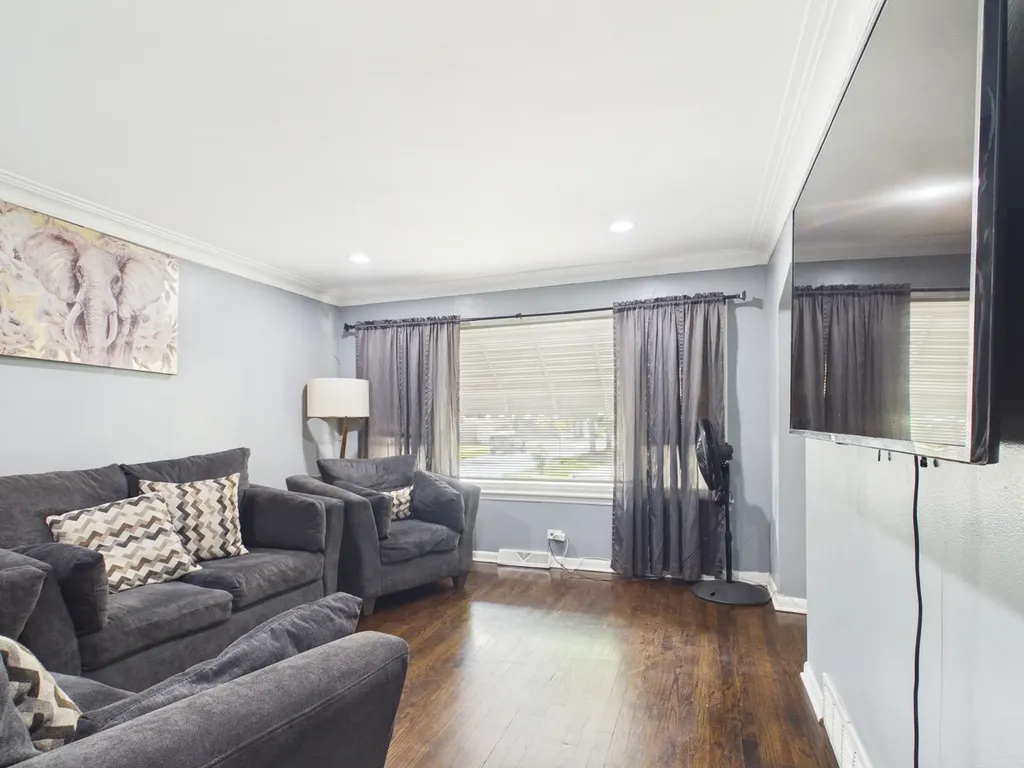 234 West 117th Street Chicago IL 60628