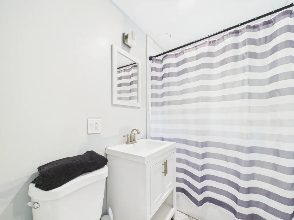 234 West 117th Street Chicago IL 60628