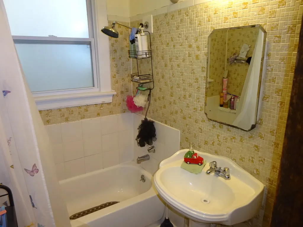 5259 West Montrose Avenue Chicago IL 60634