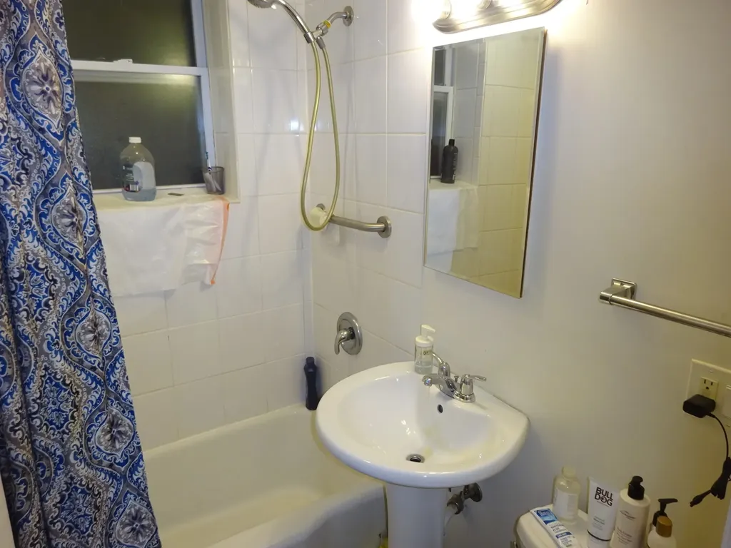 5259 West Montrose Avenue Chicago IL 60634