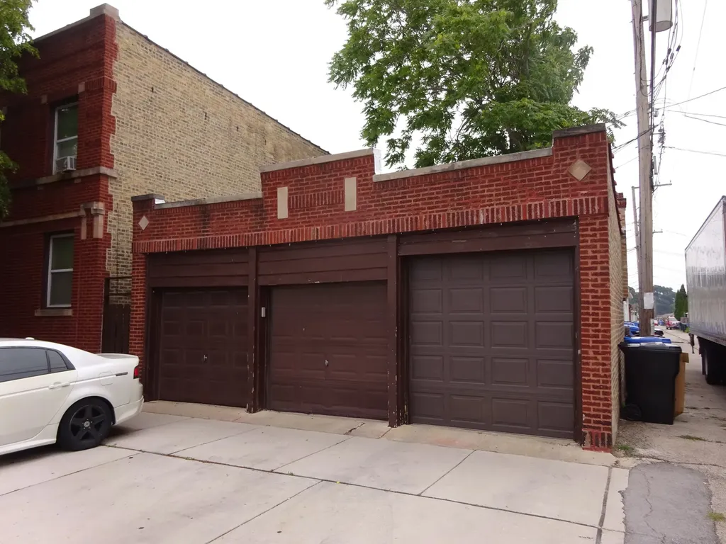 5259 West Montrose Avenue Chicago IL 60634