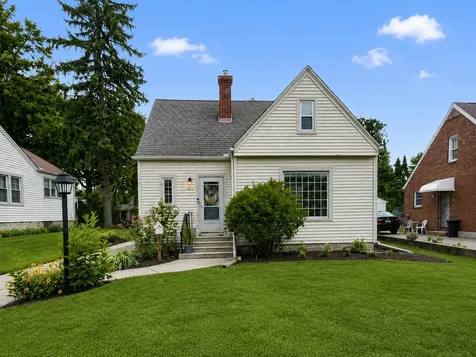 325 Oak Knolls Avenue Rockford IL 61107