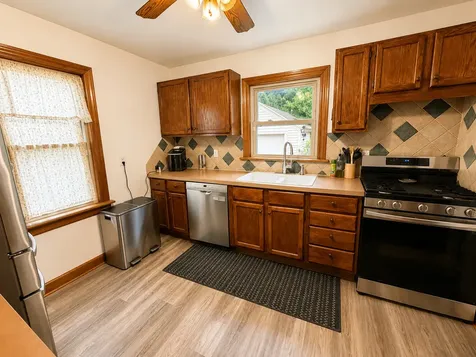 325 Oak Knolls Avenue Rockford IL 61107