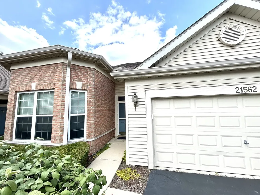 21562 Victory Lake Way Crest Hill IL 60403