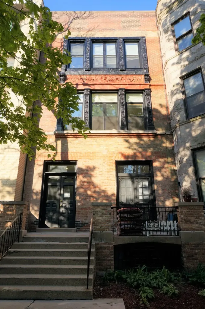 2719 North Pine Grove Avenue Chicago IL 60614