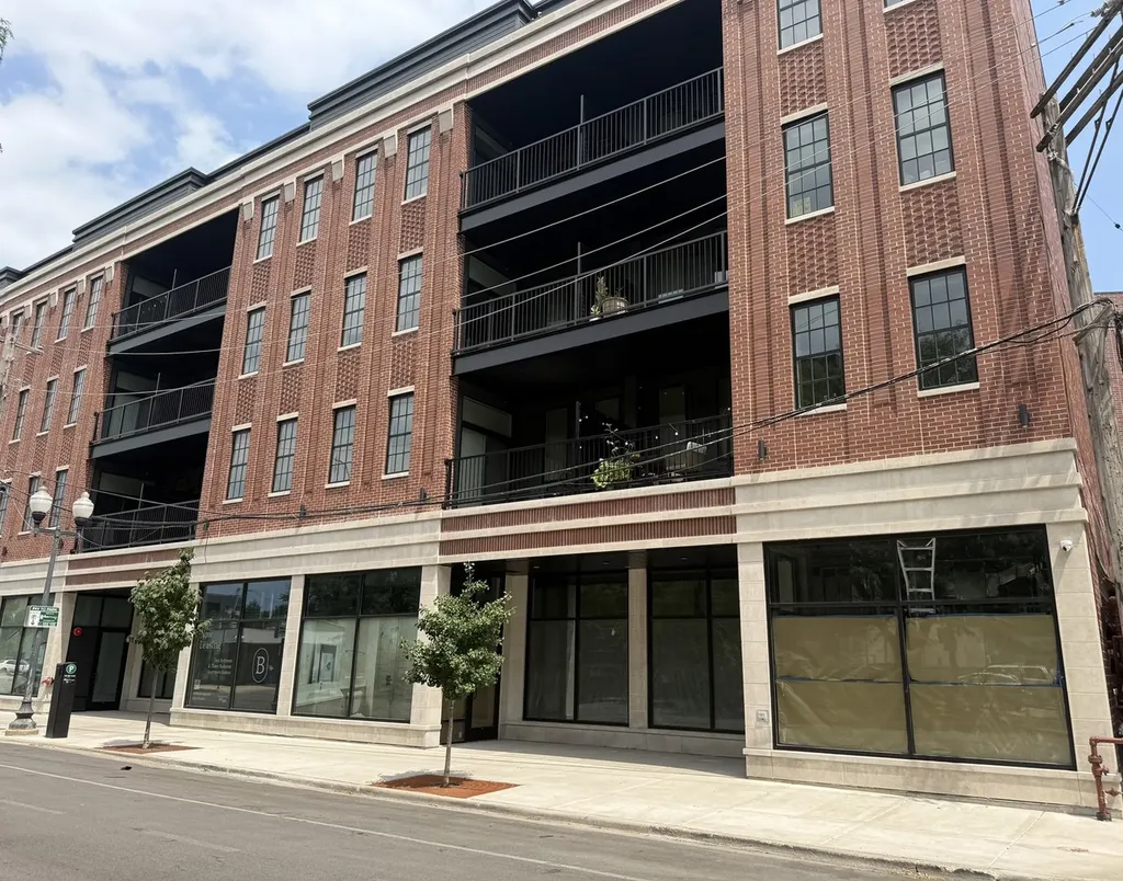 3915 North Damen Avenue Chicago IL 60613