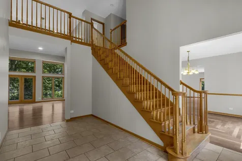2 Echowood Drive Algonquin IL 60102