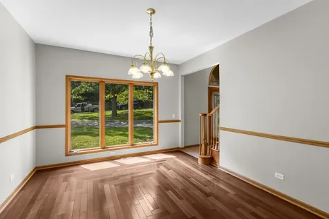 2 Echowood Drive Algonquin IL 60102