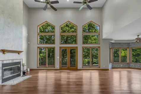 2 Echowood Drive Algonquin IL 60102