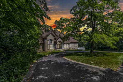 2 Echowood Drive Algonquin IL 60102