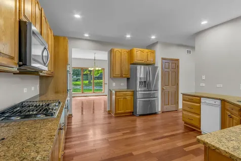 2 Echowood Drive Algonquin IL 60102