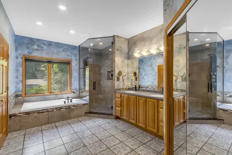 2 Echowood Drive Algonquin IL 60102