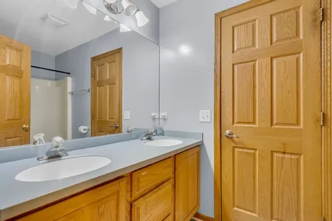 2 Echowood Drive Algonquin IL 60102