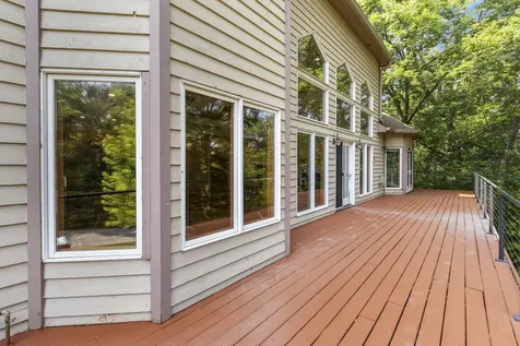2 Echowood Drive Algonquin IL 60102