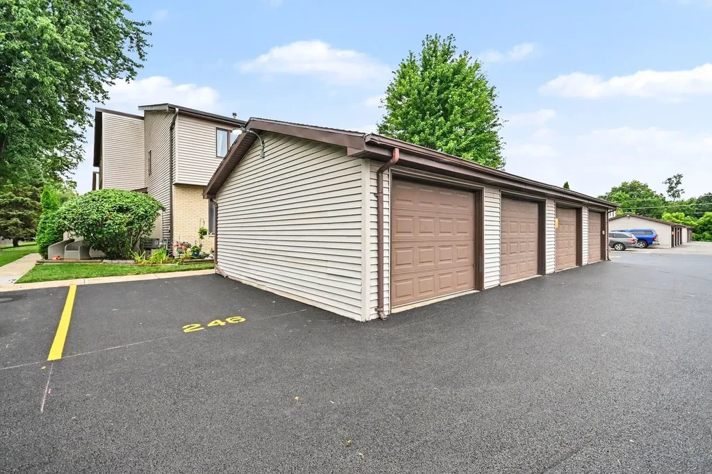 246 East Woodlawn Road New Lenox IL 60451