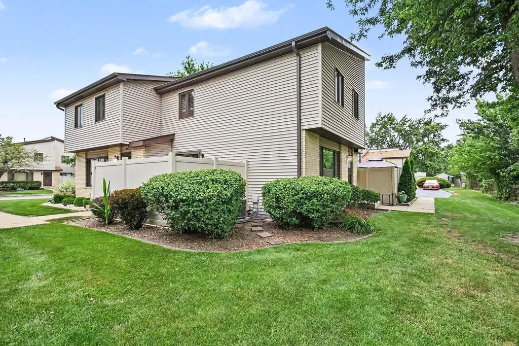 246 East Woodlawn Road New Lenox IL 60451