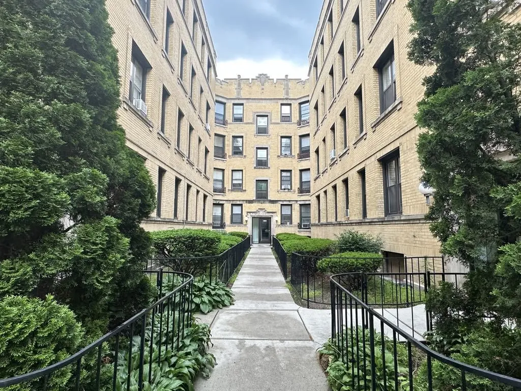 4600 North Beacon Street Chicago IL 60640