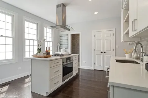 18 North Ada Street Chicago IL 60607