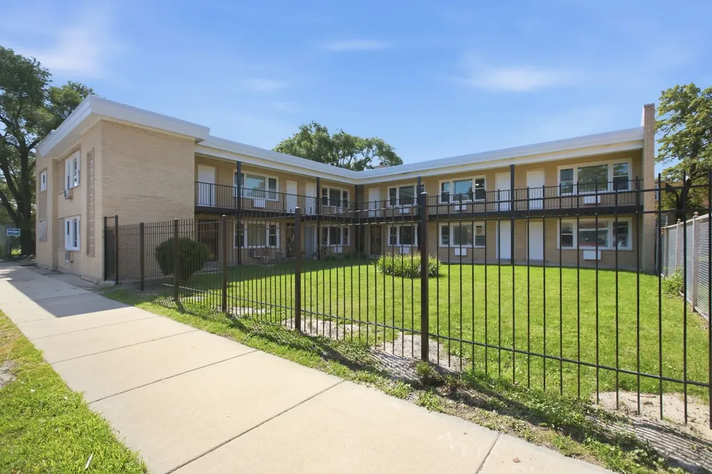 2537 East 83rd Street Chicago IL 60617