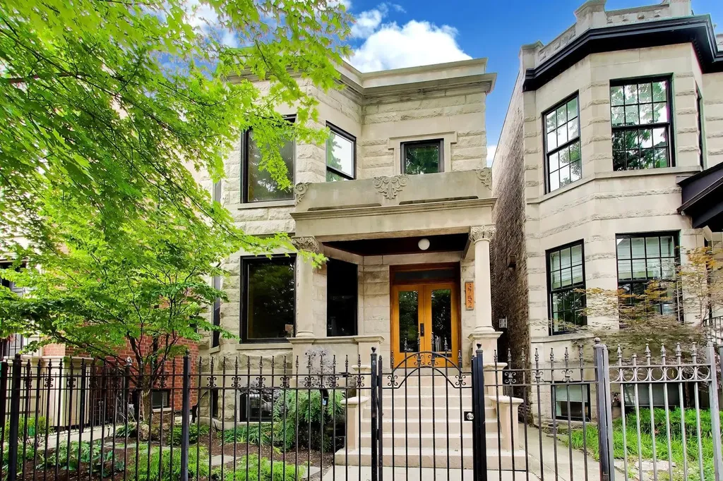 3752 North Wayne Avenue Chicago IL 60613
