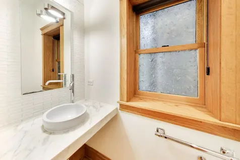 3752 North Wayne Avenue Chicago IL 60613