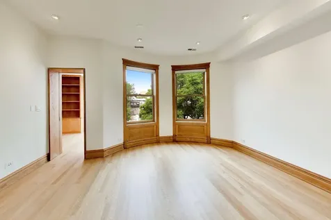 3752 North Wayne Avenue Chicago IL 60613