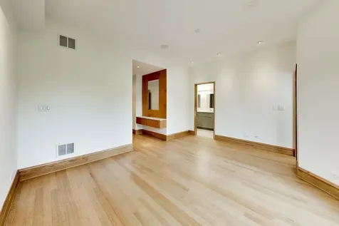 3752 North Wayne Avenue Chicago IL 60613