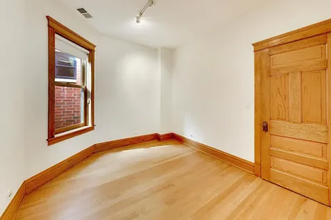 3752 North Wayne Avenue Chicago IL 60613