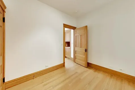 3752 North Wayne Avenue Chicago IL 60613