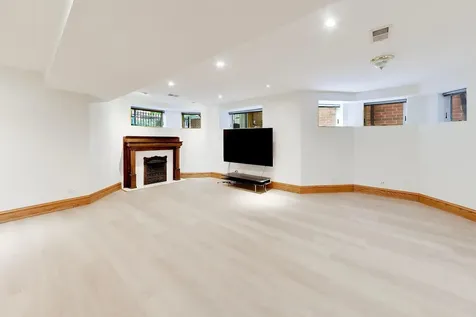 3752 North Wayne Avenue Chicago IL 60613