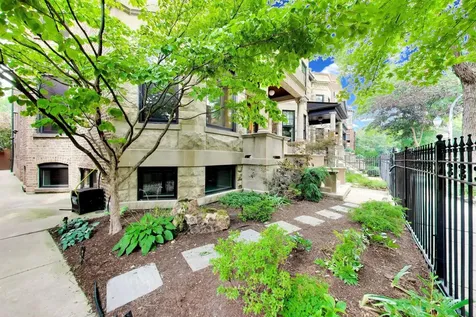 3752 North Wayne Avenue Chicago IL 60613