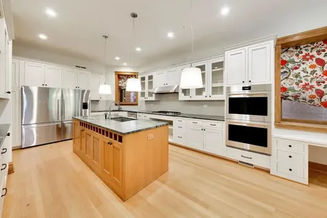 3752 North Wayne Avenue Chicago IL 60613