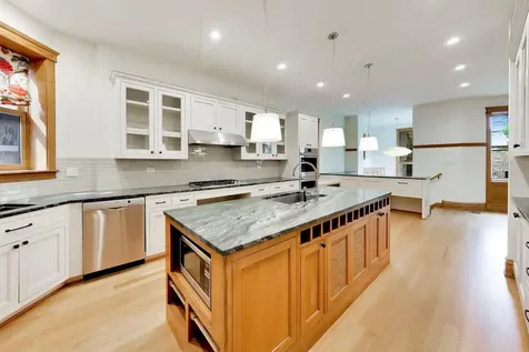 3752 North Wayne Avenue Chicago IL 60613