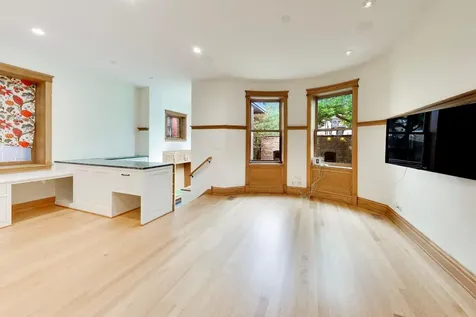 3752 North Wayne Avenue Chicago IL 60613