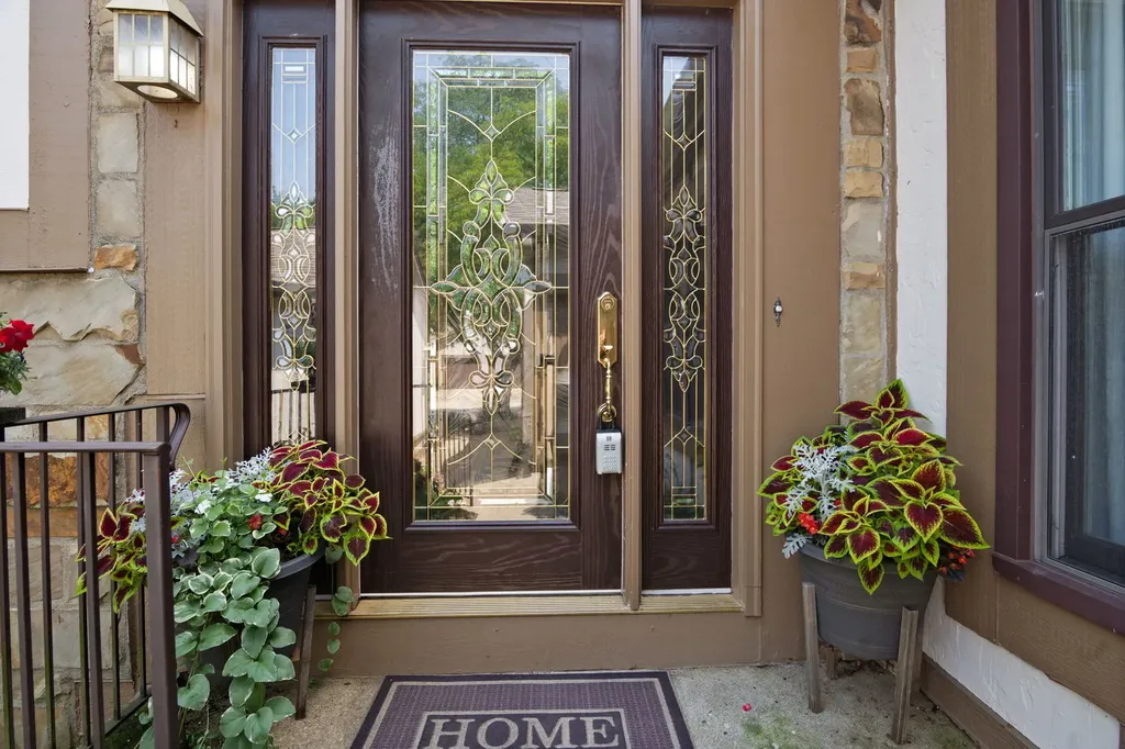 1054 Oakview Drive Wheaton IL 60187