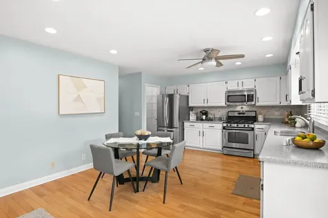 1054 Oakview Drive Wheaton IL 60187
