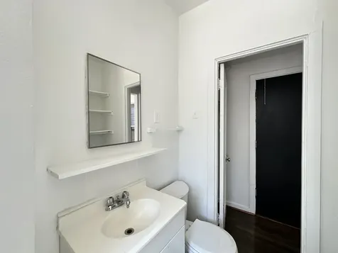 931.5 West Sunnyside Avenue Chicago IL 60640