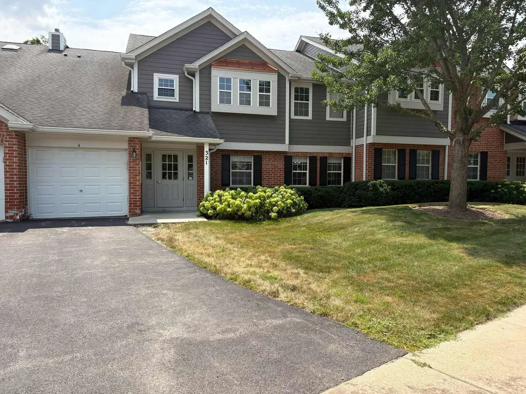 321 Charlotte Court Schaumburg IL 60193