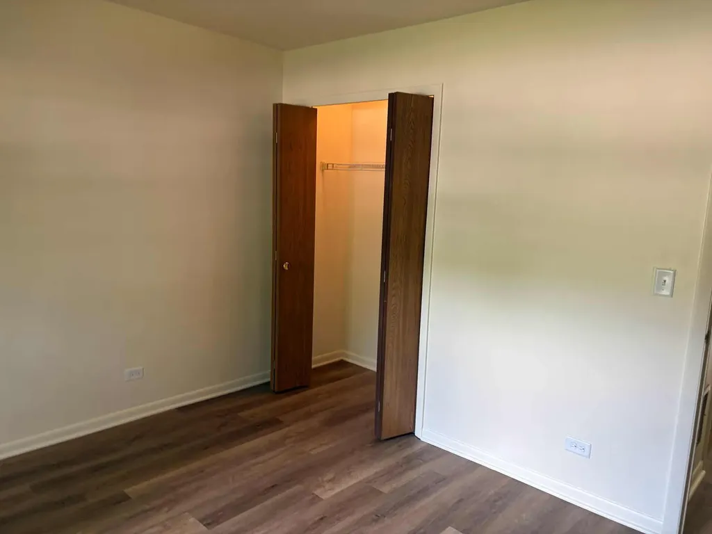 321 Charlotte Court Schaumburg IL 60193