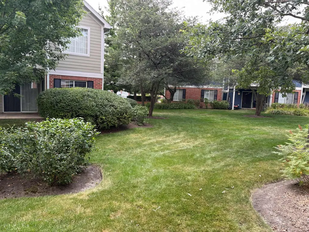 321 Charlotte Court Schaumburg IL 60193