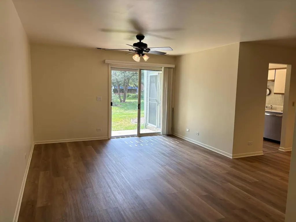 321 Charlotte Court Schaumburg IL 60193