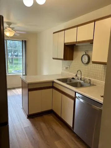 321 Charlotte Court Schaumburg IL 60193
